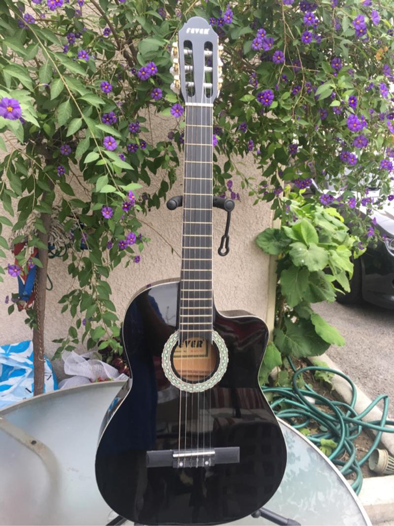 Fever classic electric acoustic guitar for sale in Cudahy, CA 5miles