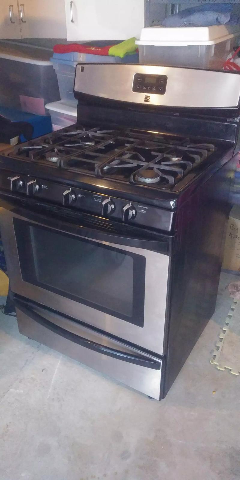Kenmore gas powered stove for sale in Montgomery, TX 5miles Buy and Sell