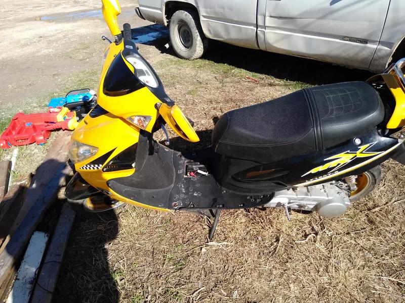 4 stroke gas scooter for sale in Cleburne, TX 5miles Buy and Sell