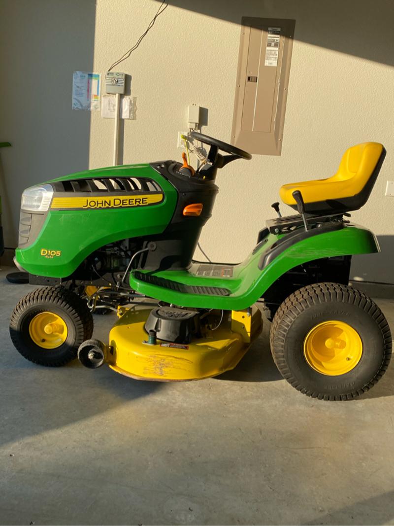 John Deere D105 17.5HP Automatic 42in Riding Lawn Mower Mulching