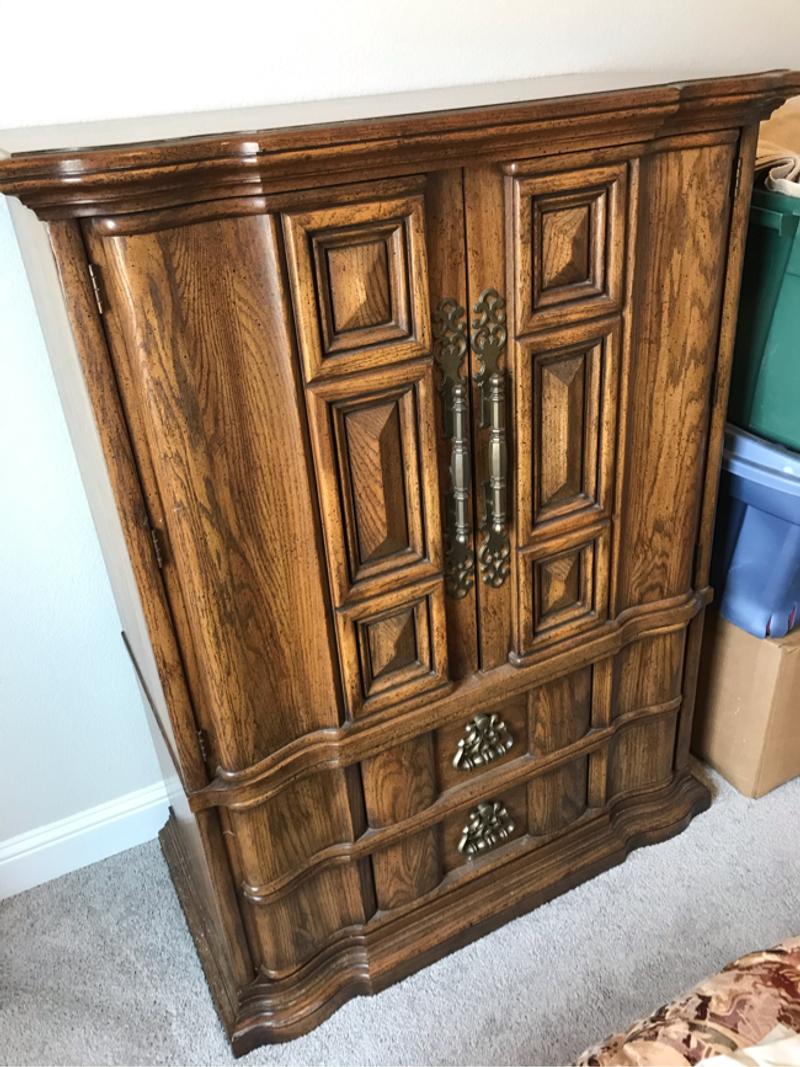 Solid pecan chest of drawers for sale in Waxahachie, TX 5miles Buy