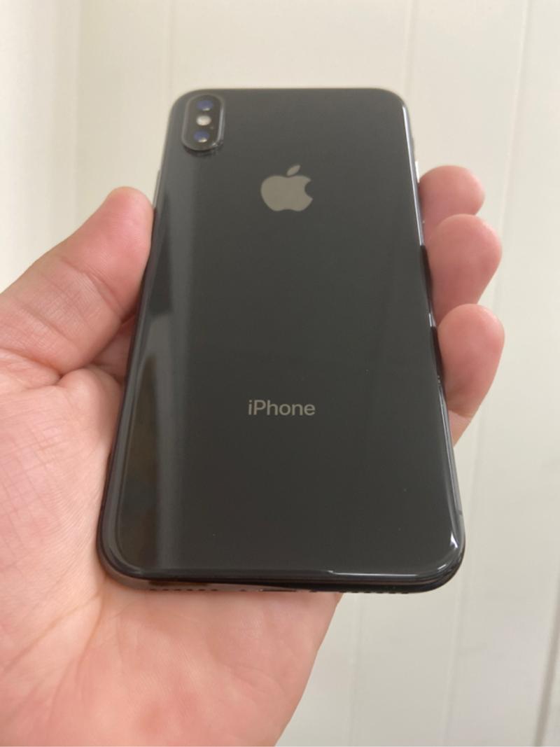 Used iPhone X Unlocked 64 GB space gray for sale in North Hollywood
