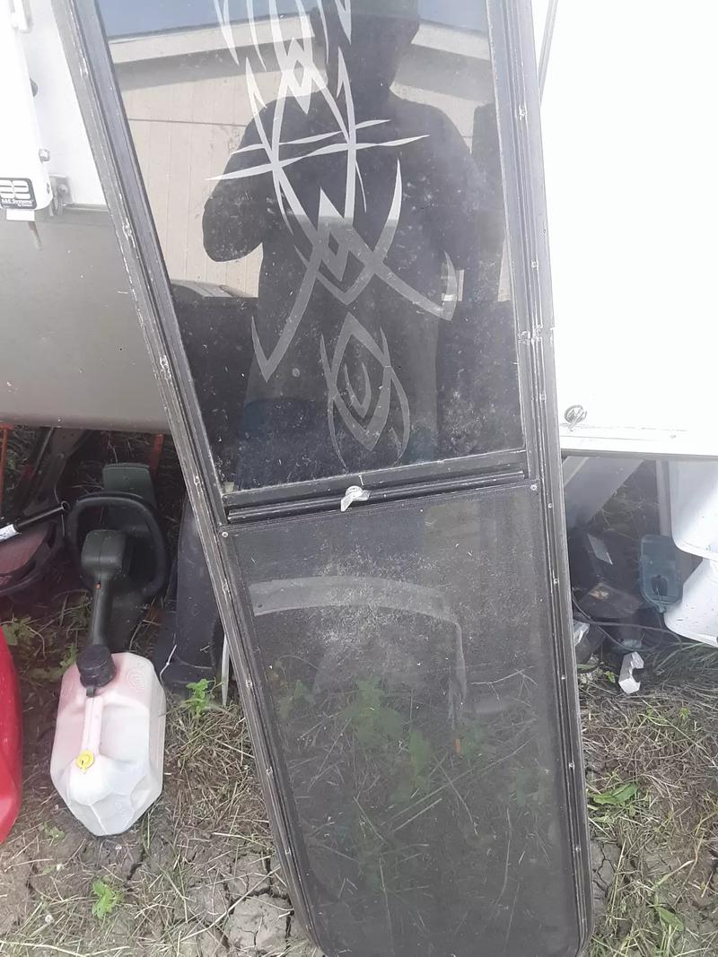 Truck camper shell windows for sale in Joshua, TX 5miles Buy and Sell