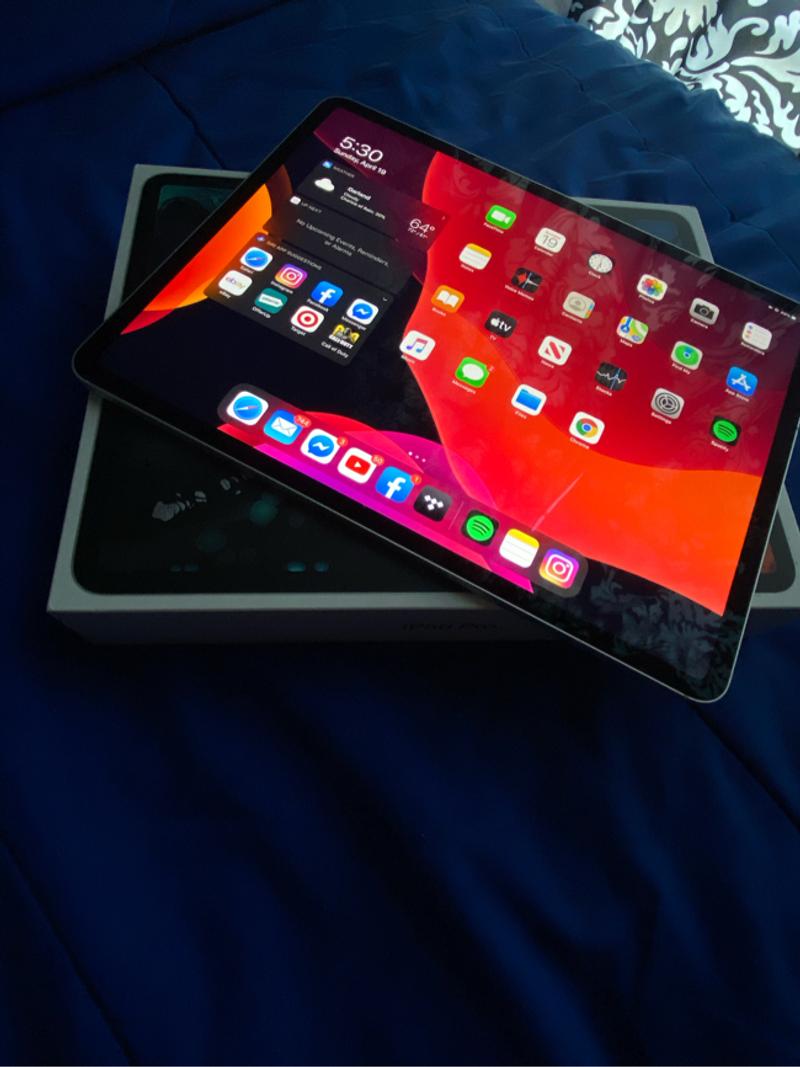 IPad Pro 12.9 256Gb Cellular for sale in Garland, TX 5miles Buy and Sell