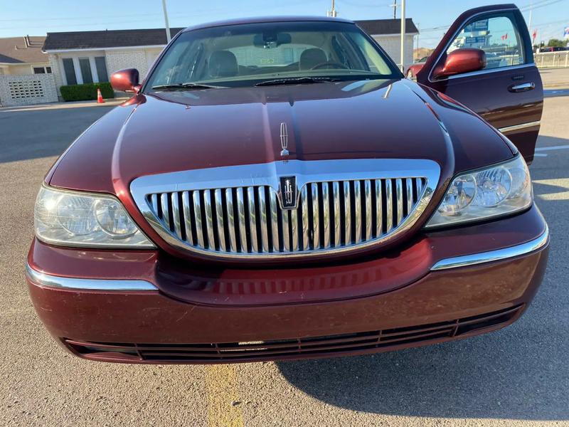 2004 Lincoln Town Car Ultimate L 4dr Sedan for sale in Addison, TX