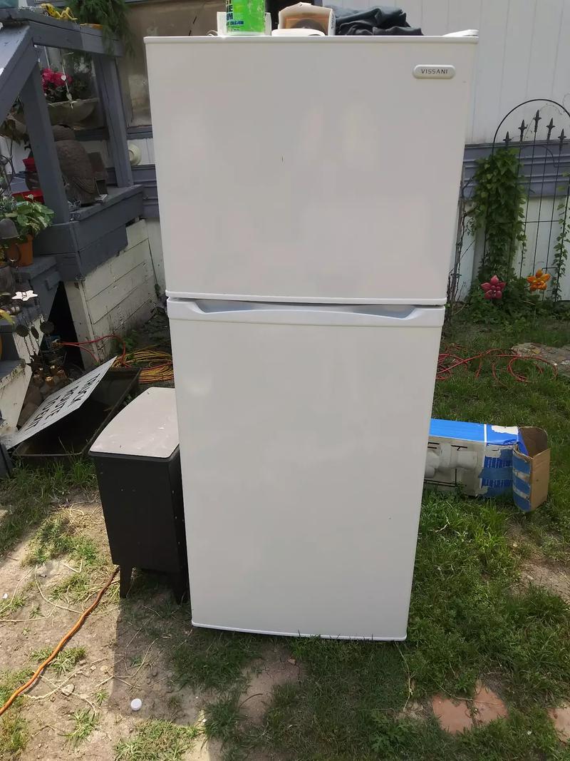 Small full size refrigerator for sale in Red Oak, TX 5miles Buy and Sell