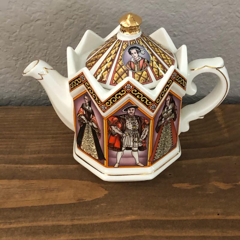 SADLER TEAPOT 4440 HENRY VIII AND HIS SIX WIVES for sale in Keller, TX