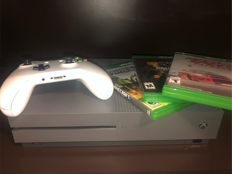 Xbox one s grey for sale in Merced, CA 5miles Buy and Sell