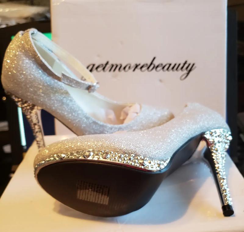 Size 5, 5.5, 6.5, 9; Silver Mesh Women�s Bridal Shoes w Size 5, 5.5, 6.5, 9; Silver Mesh Women�s Bridal Shoes w