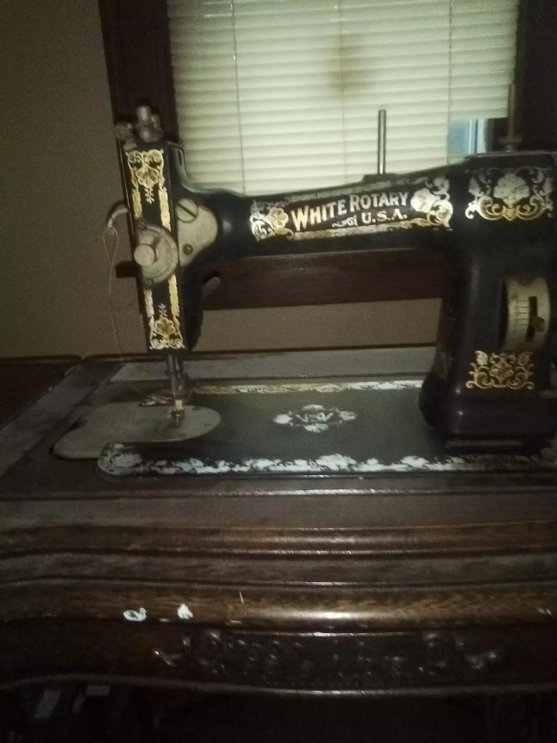 18901911 Antique White Family Rotary Sewing Machine for sale in