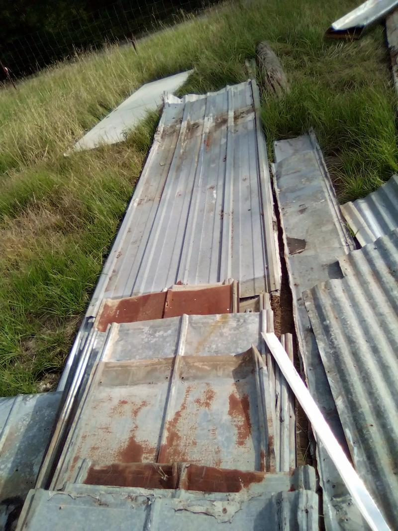 10 foot sghets of roofing tin for sale in Lexington, TX 5miles Buy