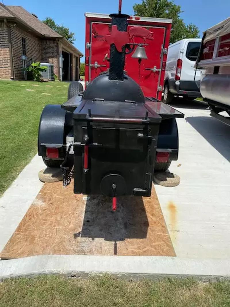 Custom made BBQ Smoker for sale in Quinlan, TX 5miles Buy and Sell