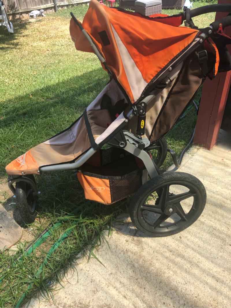 Bob jogging stroller for sale in Rowlett, TX 5miles Buy and Sell
