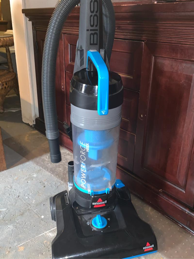 BISSELL PowerForce Helix Bagless 