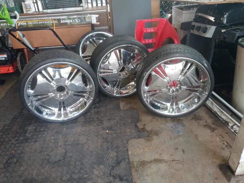 Photo Verdue Helix 24 in 5 lug rims