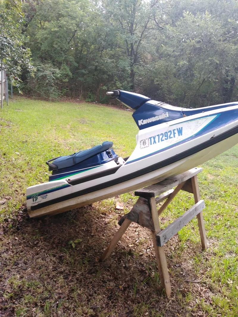 Kawasaki jet ski. TS 650 for parts or restore. Motor turns over but