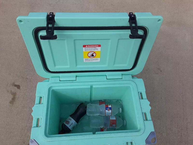 YKO Cooler Sapphire Blue for sale in Fort Worth, TX 5miles Buy and Sell