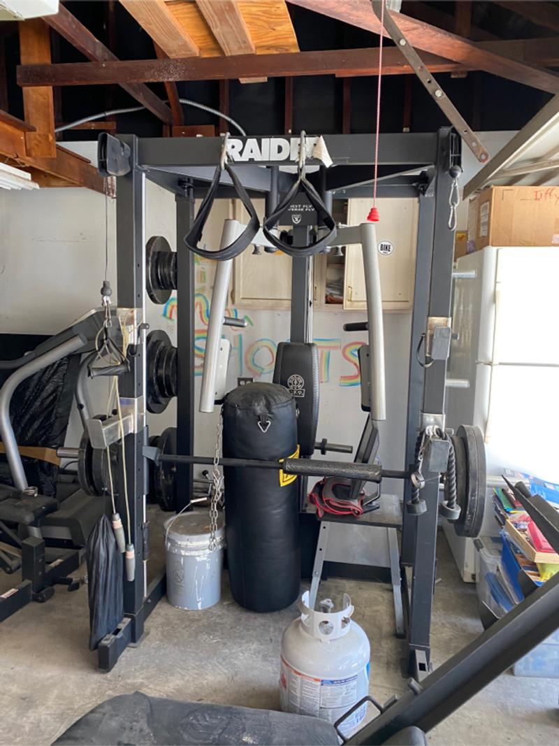 Golds Gym smith machine for sale in Hawthorne, CA 5miles Buy and Sell