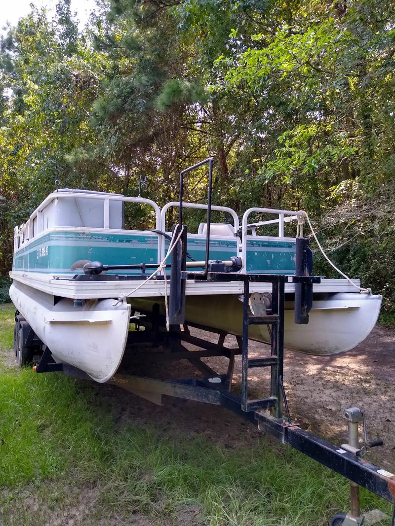 Crestliner Pontoon Boat 24' for sale in Pearland, TX 5miles Buy and Sell