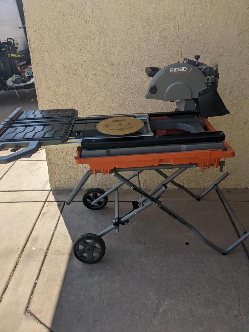 New 10in Ridgid Tile Saw With Stand!! Retails $750 with Taxes!! for