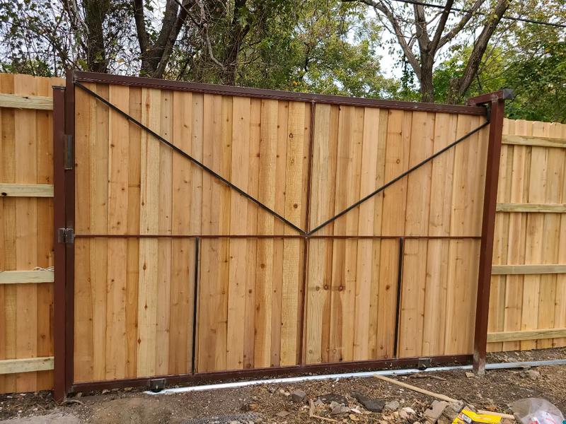 Metal and wood fencing for sale in Mesquite, TX 5miles Buy and Sell