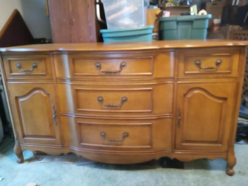 Antique dining room hutch for sale in Kingwood, TX 5miles Buy and Sell
