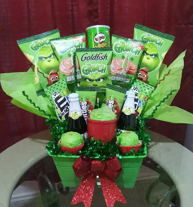 CUSTOM Grinch Gift Basket! for sale in Dallas, TX 5miles Buy and Sell