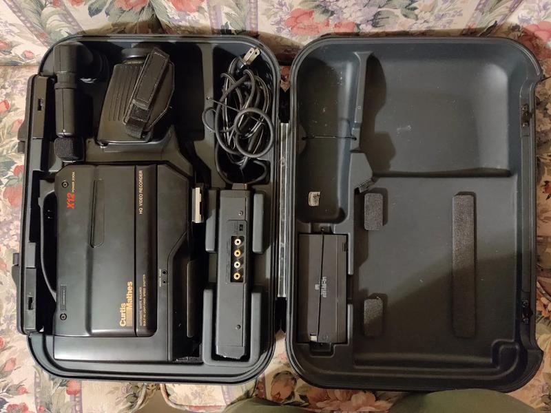 Curtis Mathes GV800 Vintage VHS Camera with Charger AV Cable Battery