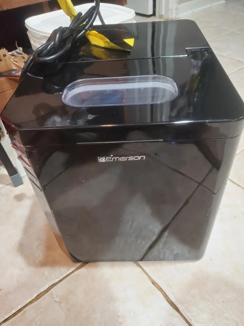 EMERSON PORTABLE ICE MAKER for sale in Cypress, TX 5miles Buy and Sell