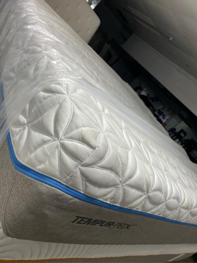 King size mattress tempurpedic for sale in Houston, TX 5miles Buy