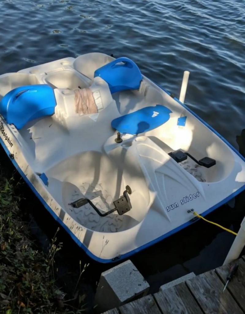 Five person paddle boat for sale in Mulberry, FL 5miles Buy and Sell