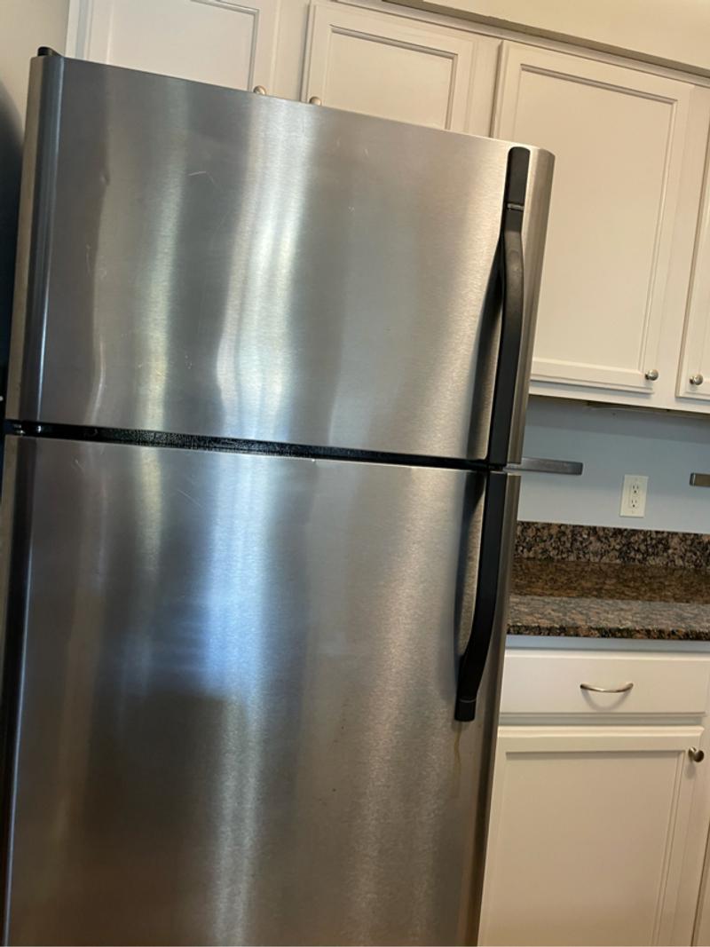Kenmore Refrigerator, top freezer with ice maker for sale in Atlanta