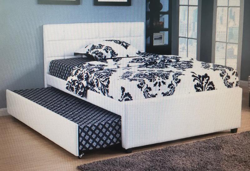 Daybed in white for sale in Houston, TX 5miles Buy and Sell