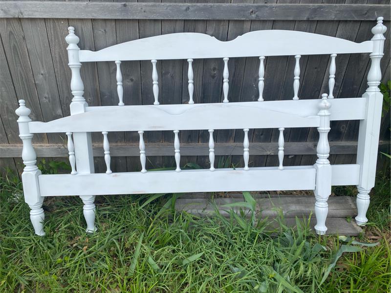 Queen headboard footboard for sale in Garland, TX 5miles Buy and Sell