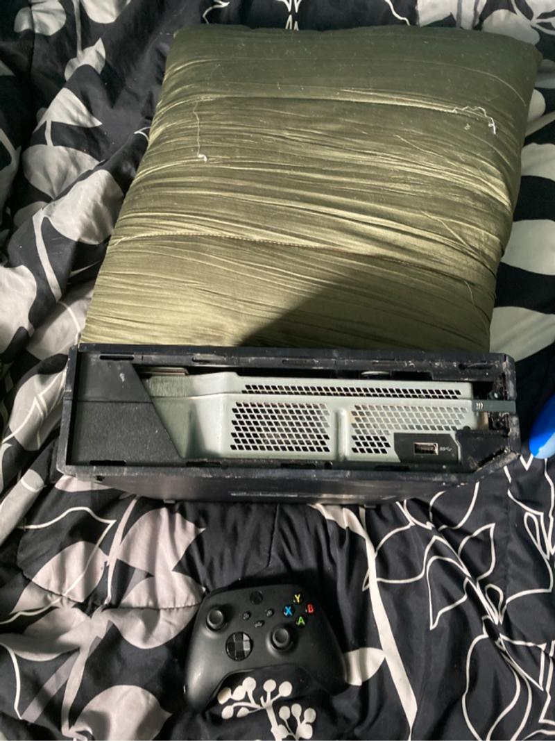 Xbox one with Xbox series x controller for sale in Lincoln, NE 5miles