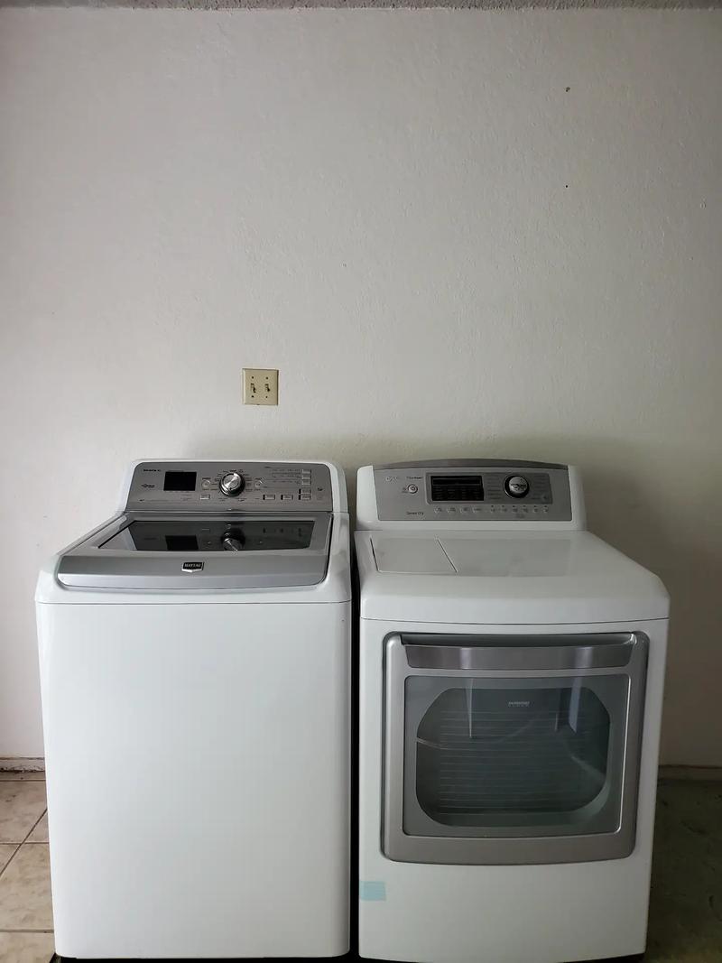 MAYTAG WASHER AND LG DRYER EXCELLENT CONDITION BOTH ELECTRIC LARGE CAPACITY LIKE for sale in