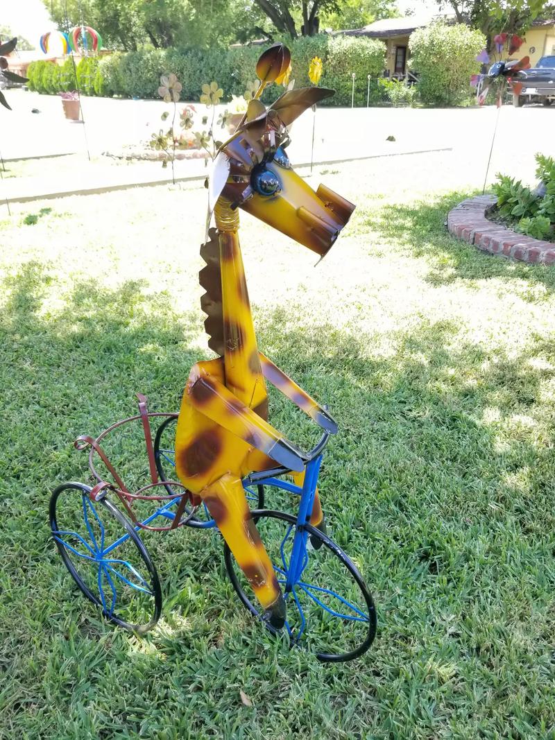 Metal Giraffe Plant Stand (Yard Art) for sale in Wylie, TX 5miles