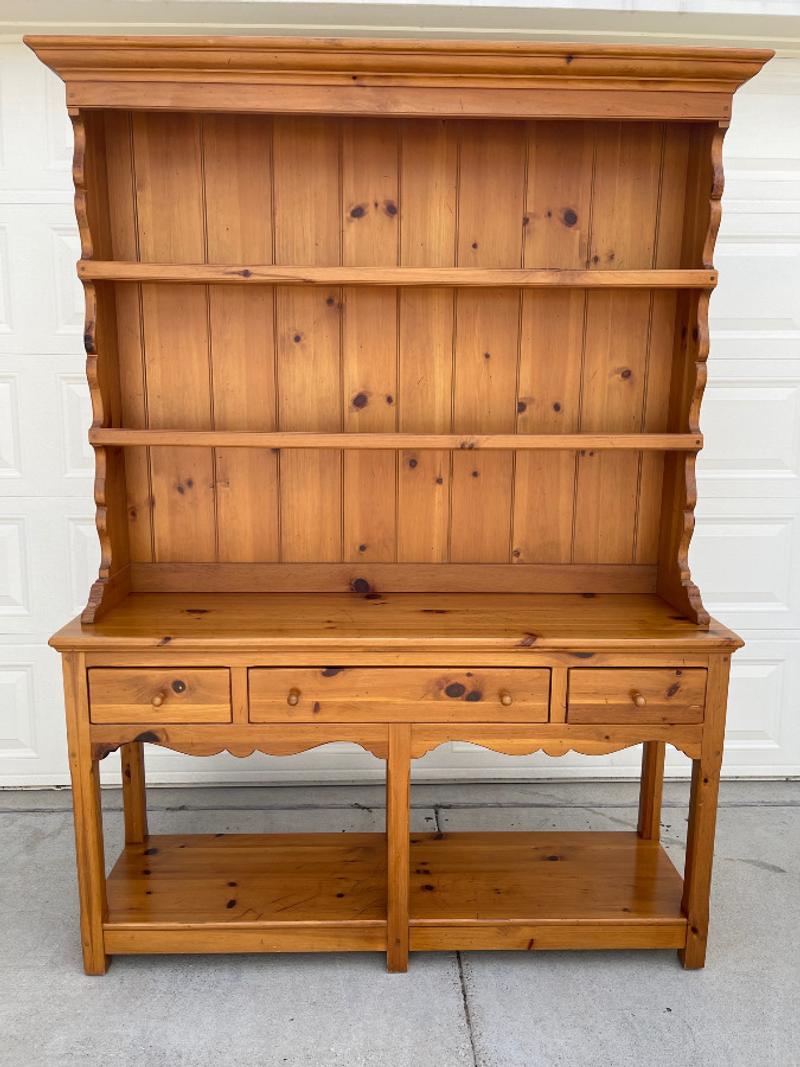 Ethan Allen Hutch Two Part Hutch Buffet China Display Cupboard