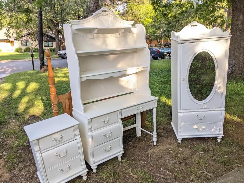 Stanley bedroom furniture set individual prices in post** for sale in