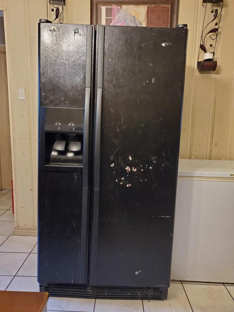Refrigerator for sale in Dallas, TX 5miles Buy and Sell