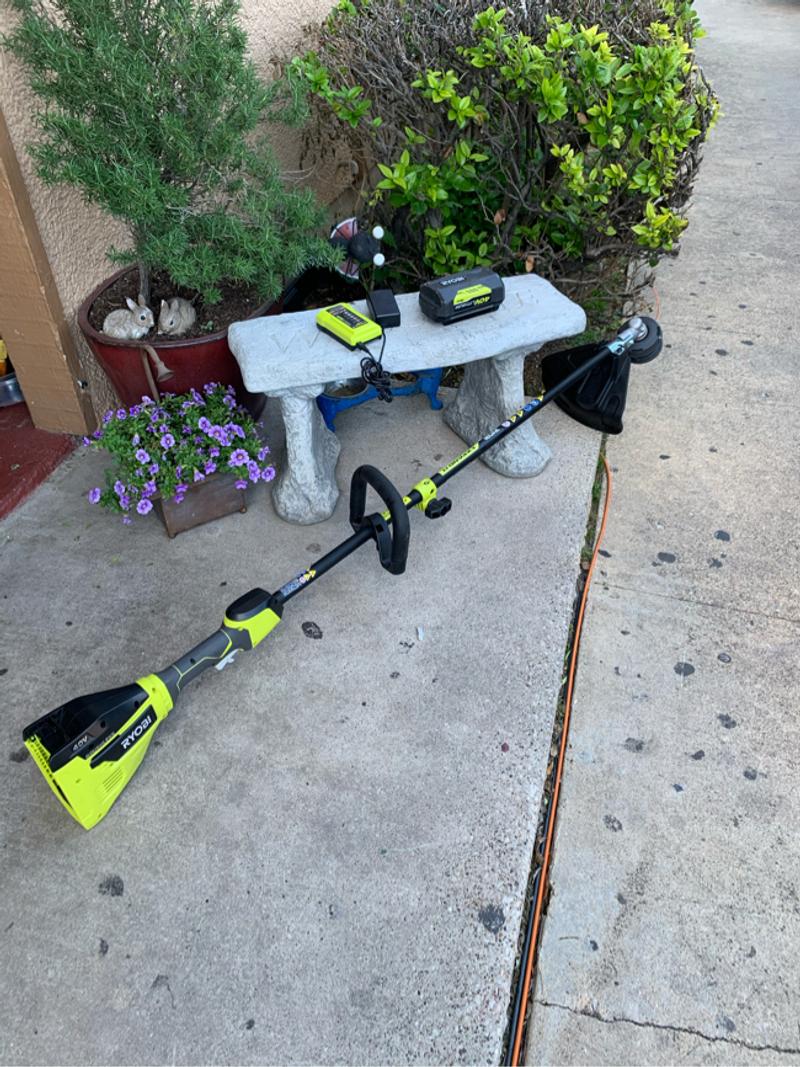 Ryobi 40volts Brushless Weed eater 4.0 Battery an Charger New 145 for