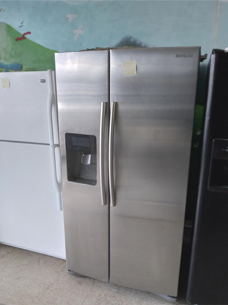 Refrigerator for sale in Fort Worth, TX 5miles Buy and Sell