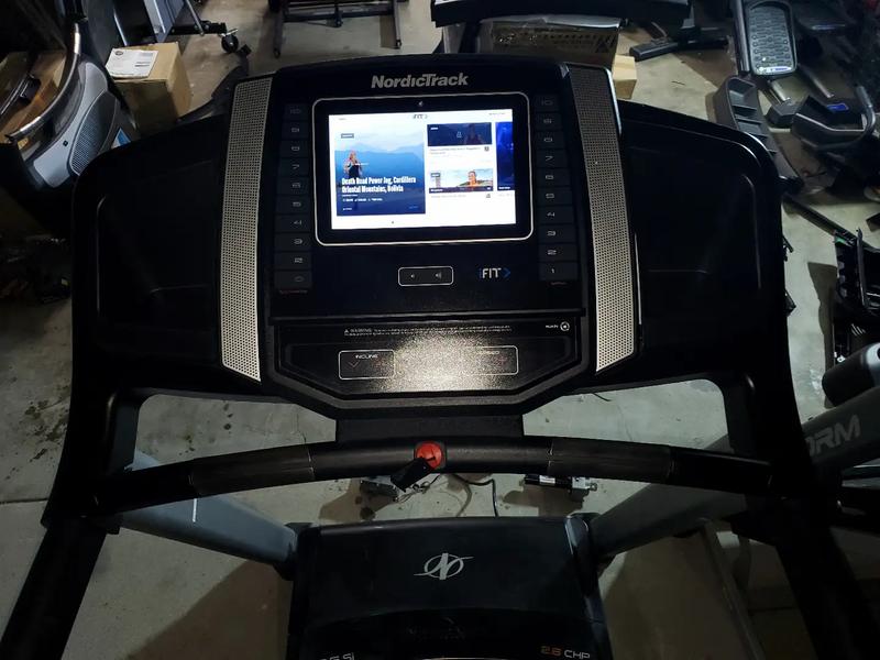 Nordic track T6. 5Si Treadmill(10"Touch Screen) for sale in Downey, CA