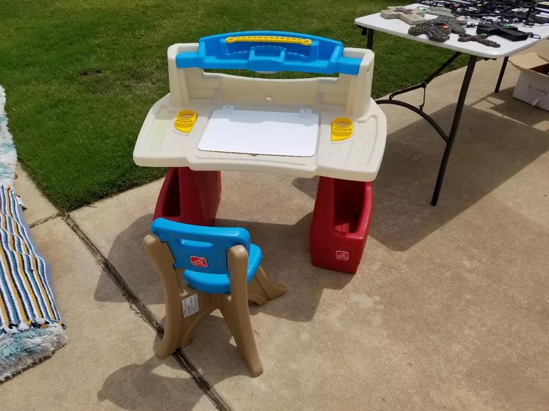 Step2 deluxe art kids desk and chair for sale in Roanoke, TX 5miles