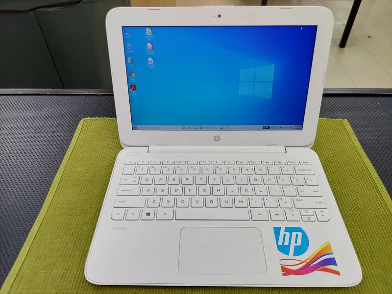 WHITE!! READY TO USE!! 11" HP SLIM * 64GB SSD!! LIKE NEW!! Laptop