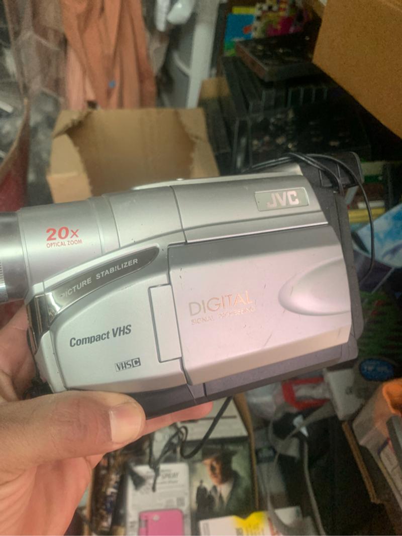 JVC GRAXM17U Camcorder Silver 800x Digital Zoom 20x Optical Zoom