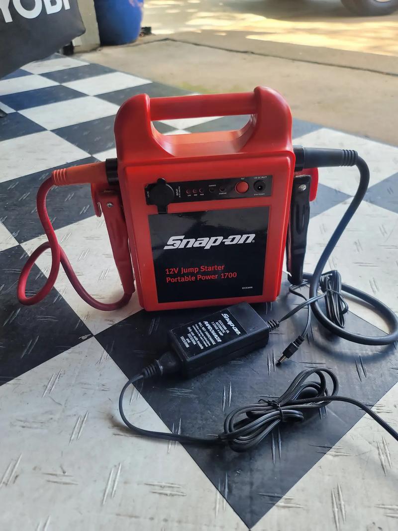 SNAP ON 12V Jump Starter Portable Power 1700 for sale in Arlington, TX