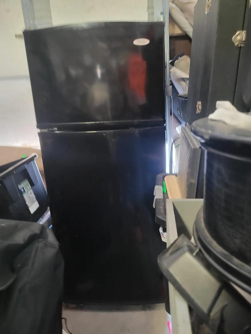 18 cubic ft whirlpool refrigerator for sale in Rockwall, TX 5miles