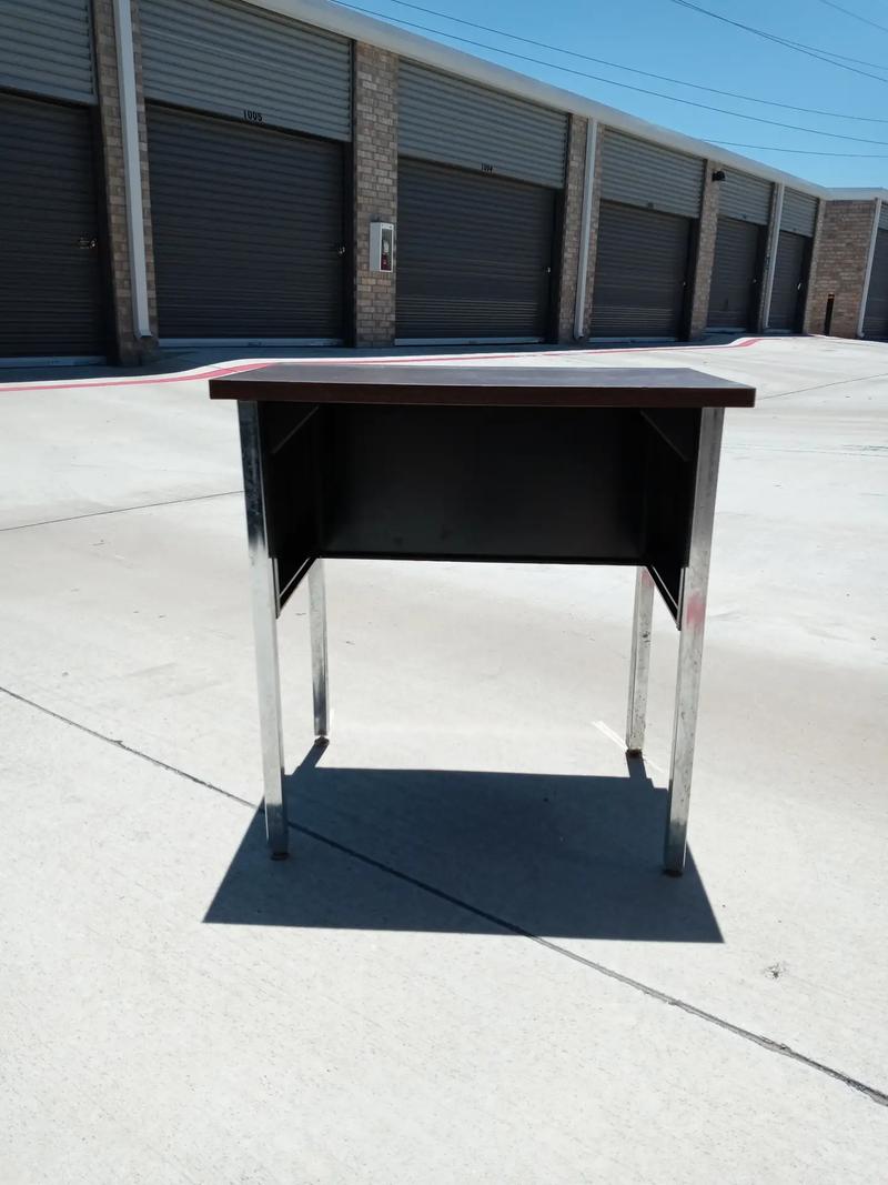 Student desk for sale in Carrollton, TX 5miles Buy and Sell