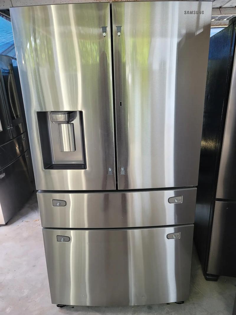 Samsung 27.8 cu ft 4 Door French Door Refrigerator with Food Showcase